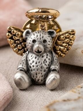 Vintage Signed Chelsea Pewter Angel Bear Pin
